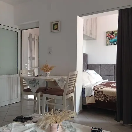 Chill Inn, Into A Cozzy Space * Tiran